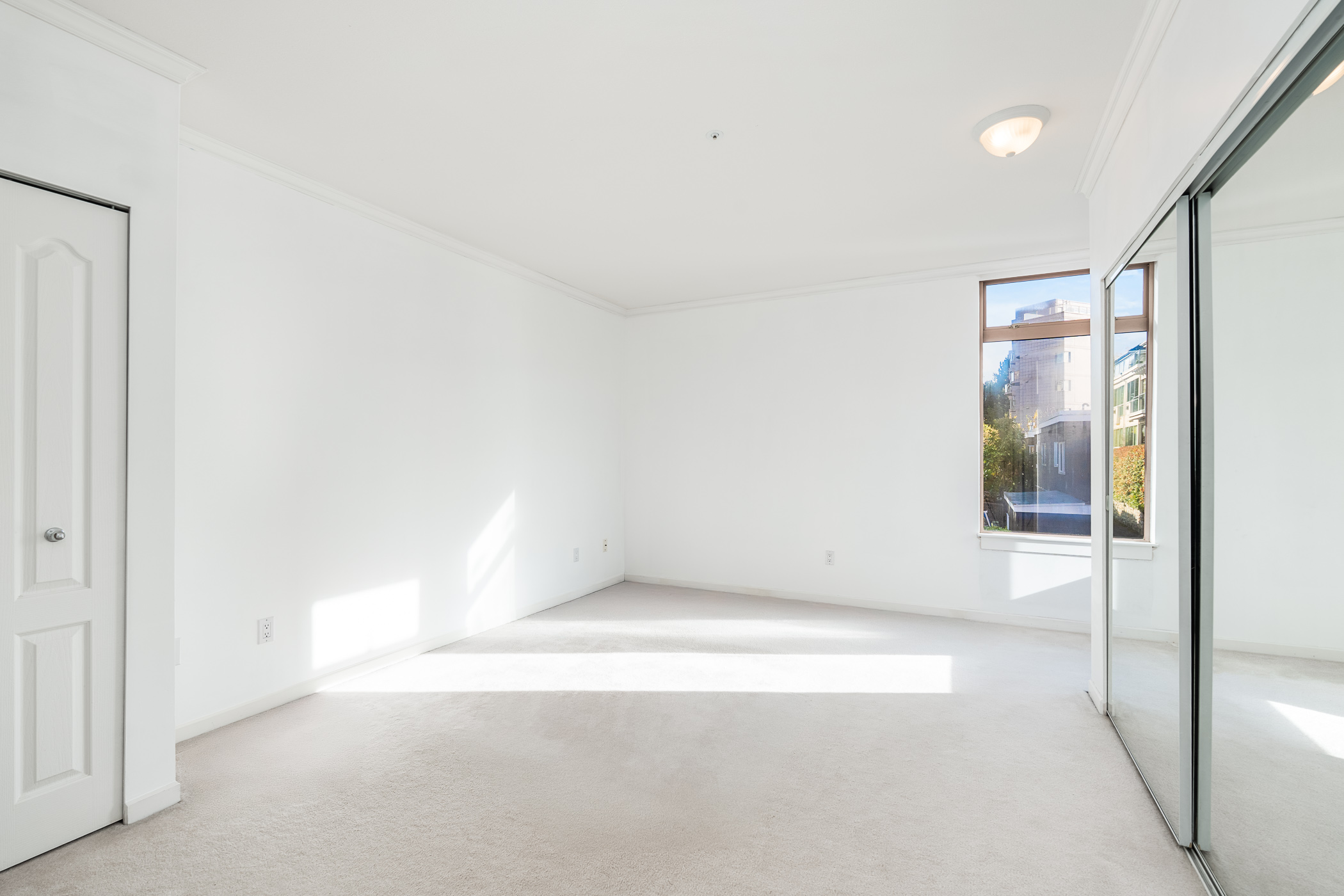 #302 – 2271 Bellevue Avenue